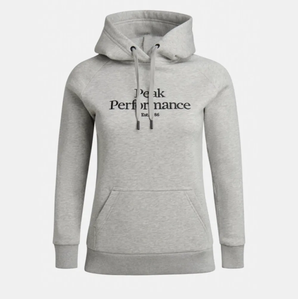 Säljer min gråa hoodie från peak performance eftersom den inte kommer till användning!🥰 Endast använd 1 gång!. Hoodies.