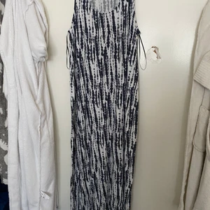 hm - säljer min fina sommarklänning st.L