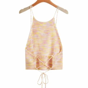 Knit top - Superfin knit top med snörning i väldigt fina och somriga färger. Storlek xs men eftersom man kan knyta den där bak passar den nog även nån storlek större 💖 