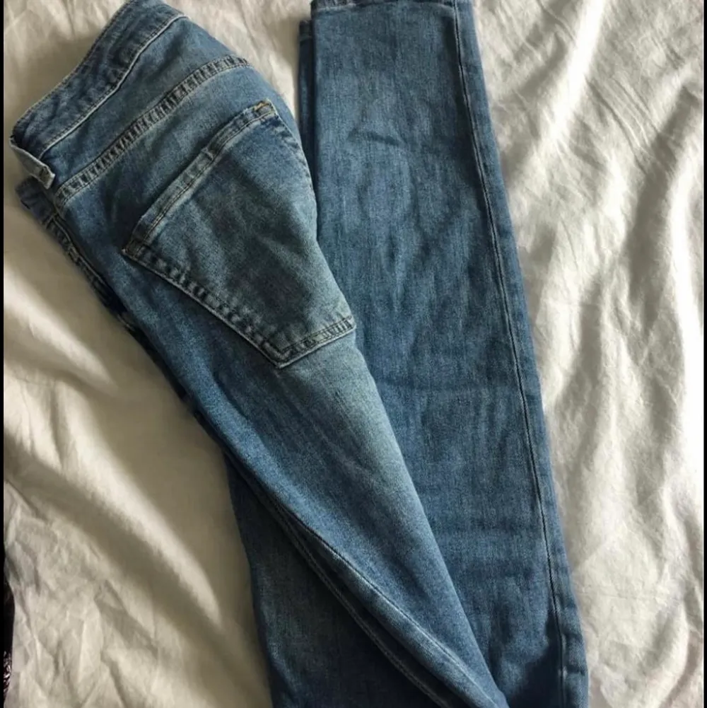 Jeans från Gina i storlek XS-S. Jeans & Byxor.