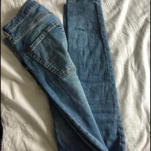 Jeans från Gina i storlek XS-S