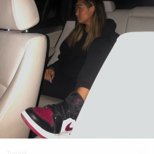 Jordan Mids - Jordan mids köpta här på Plick av en tjej för några månader sedan, kommer tyvärr aldrig till användning. Storlek 39💕