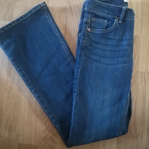 Nya Jeans - Oanvänd jeans i storlek 36.