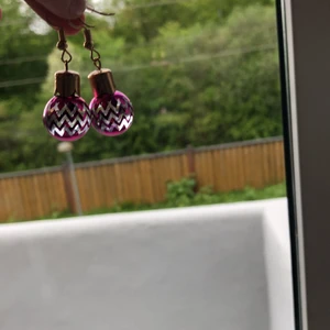 Örhängena  - Säljer dom örhängena 