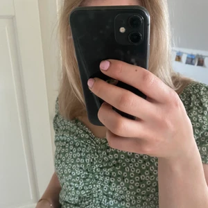 Söt sommartopp  - Super söt topp till sommaren från hm, aldrig använd!