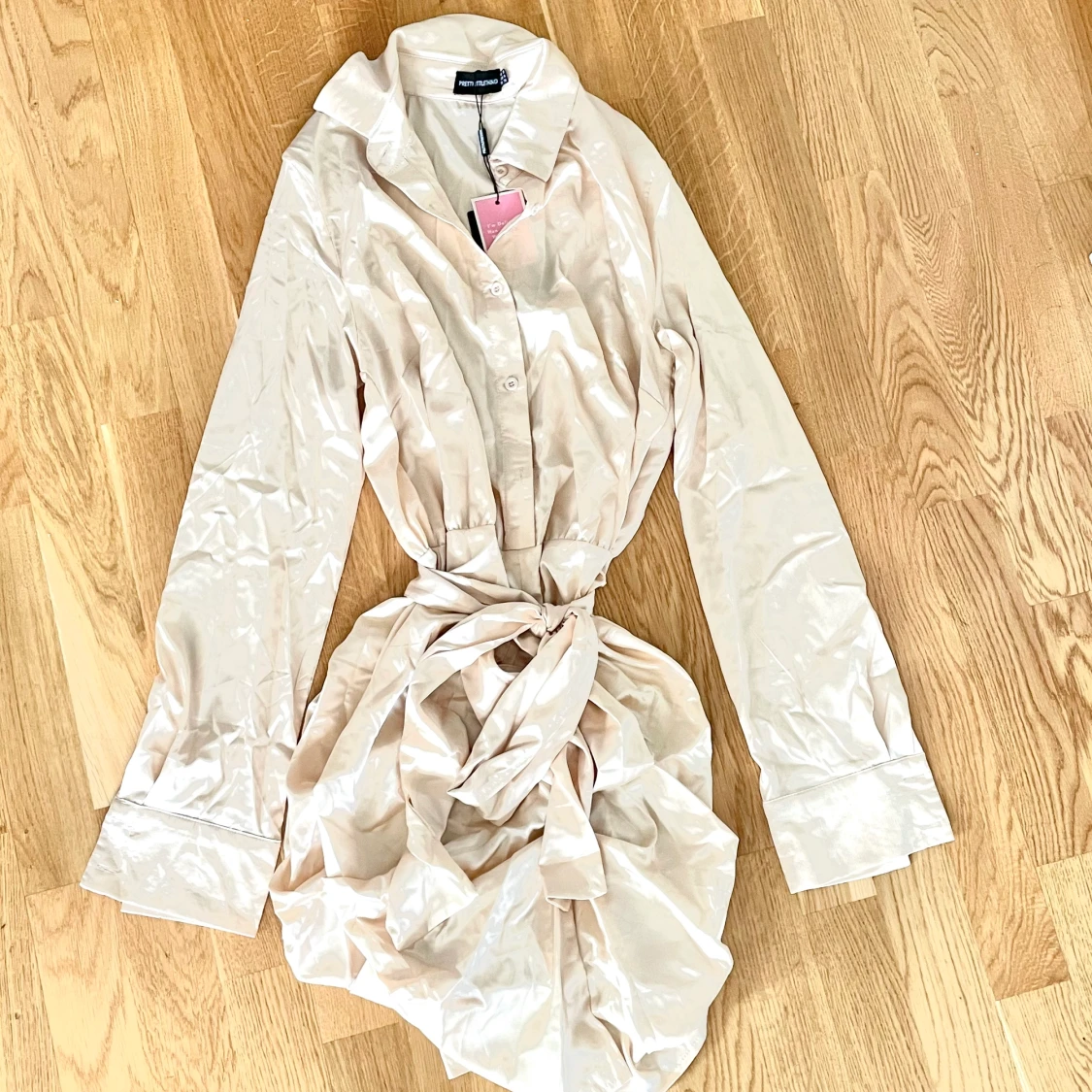 Klänning från Prettylittlething - 90