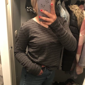 Randig tröja - Super fin tröja som tyvärr inte kommer till användning, kan mötas i Eskilstuna eller fraktas (44kr)