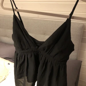 Top - Fin sommartop som tyvärr blivit för liten:(     Buda om ni är intresserade