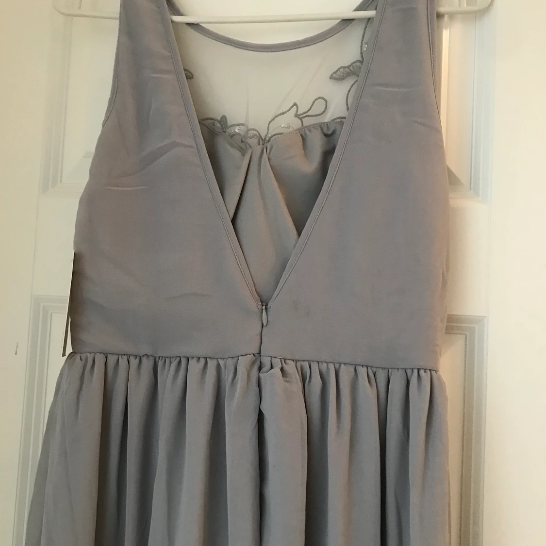 Sån vacker klänning med dekorativ framdel - 91