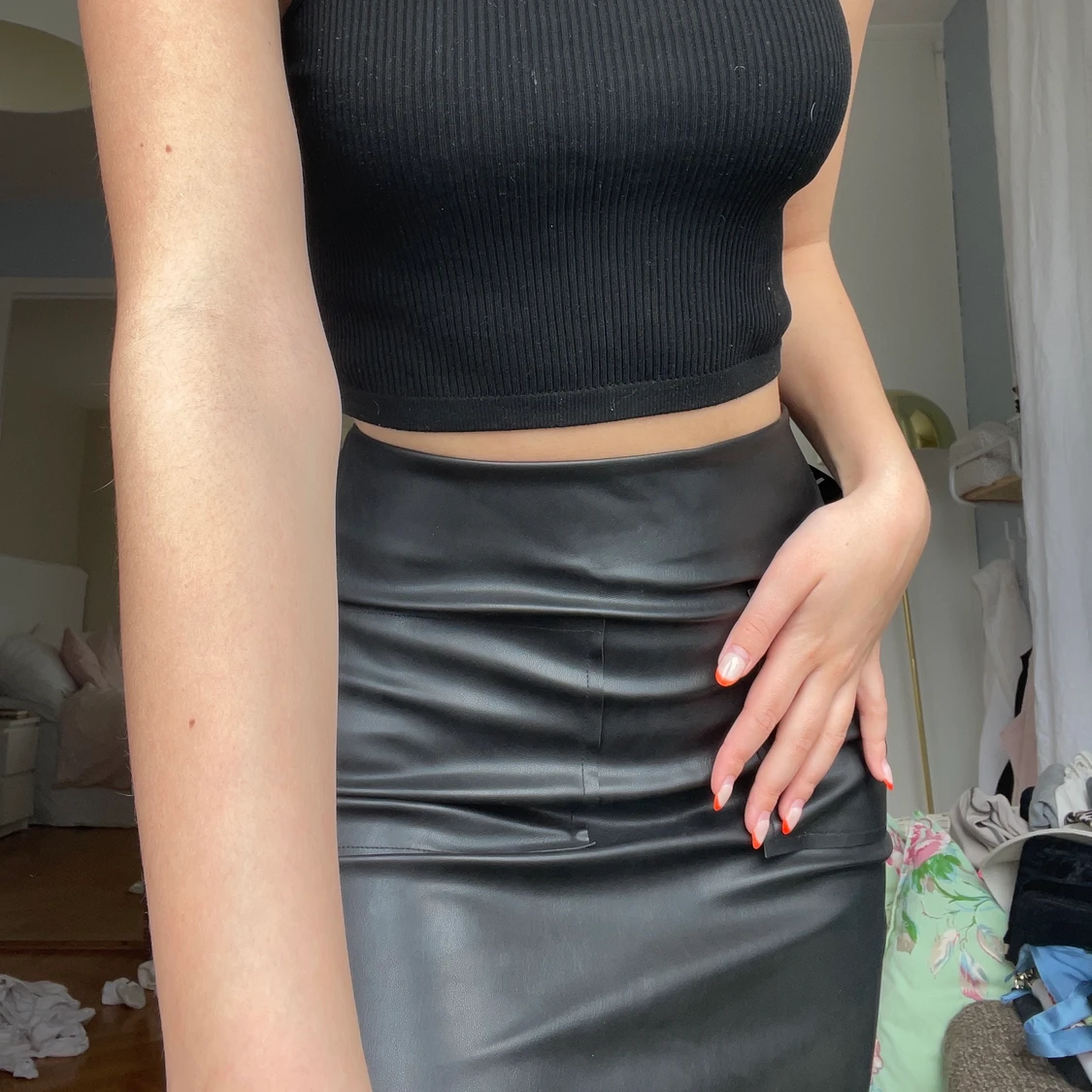 Oanvänd läder kjol från Nelly  - 90