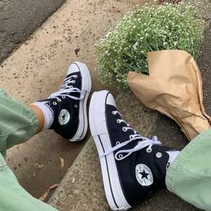 Helt oanvända converse platform. Säljer pga försmå☺️ första bilden är lånad💕