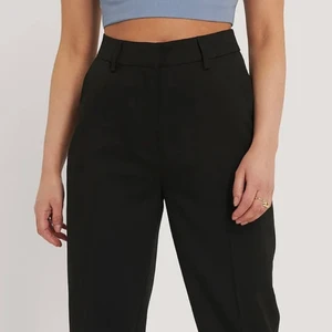 36 - Klassiska Kostymbyxor aldrig använda