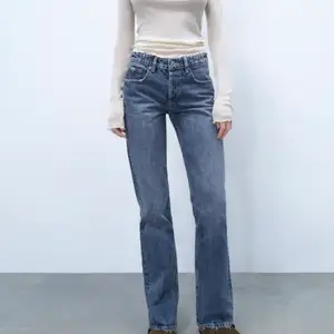Slutsålda lågmidjade jeans från Zara i storlek 36💕 Knappt använda