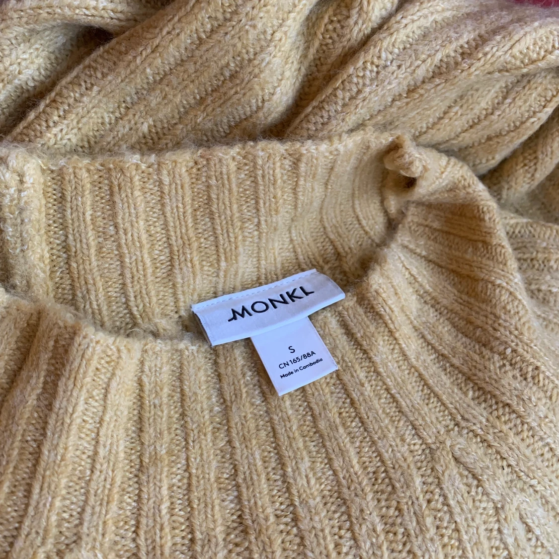 Monki ljusgul stickad tröja S - 91