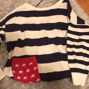 Randig tröja - Super snygg randig tröja i storlek M!💗 säljer den för 35kr plus frakt! Priset kan diskuteras💗