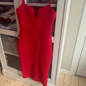 Klänning 36 ny - Fint klänning storlek 36 nya 