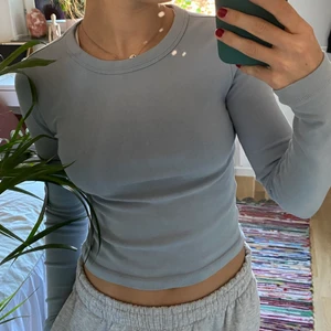 Tröja - Skön tröja som aldrig kommer till användning. Frakt tillkommer.