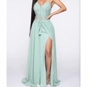 Klänning från FashionNova, storlek XS. - Helt ny klänning från FashionNova, storlek XS. Nypris: ca 400kr