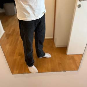 Svarta jeans av märke levi’s 501  storlek  W30 L31