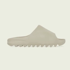 Yeezy slide  - Säljer yeezy slide storlek 44 DS condition. Kvitto finns 