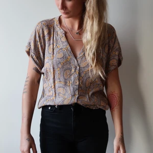 Mönstrad skjorta  - Frakt tillkommer 