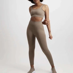 Aimn träningstights - Espresso ribbed seamless tights från AIMN. Aldrig använda, nyskick. Nypris: 599kr LÄGG ENDAST BUD OM DU ÄR SÄKER PÅ KÖP!!! Köp direkt: 400kr + frakt 🚚 📦