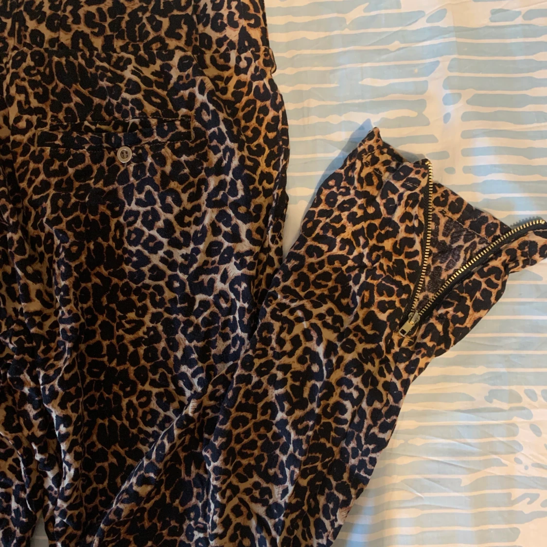 Sköna byxor med leopard print - 91