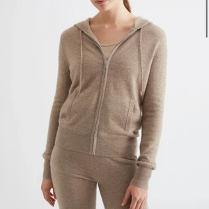 Soft Goat zip - Säljer min nästan helt oanvända zip up hoodie från softgoat😊 Pris kan diskuteras.