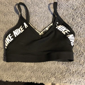 Sport bh från Nike  - Endast testad en gång. Liten i storlek