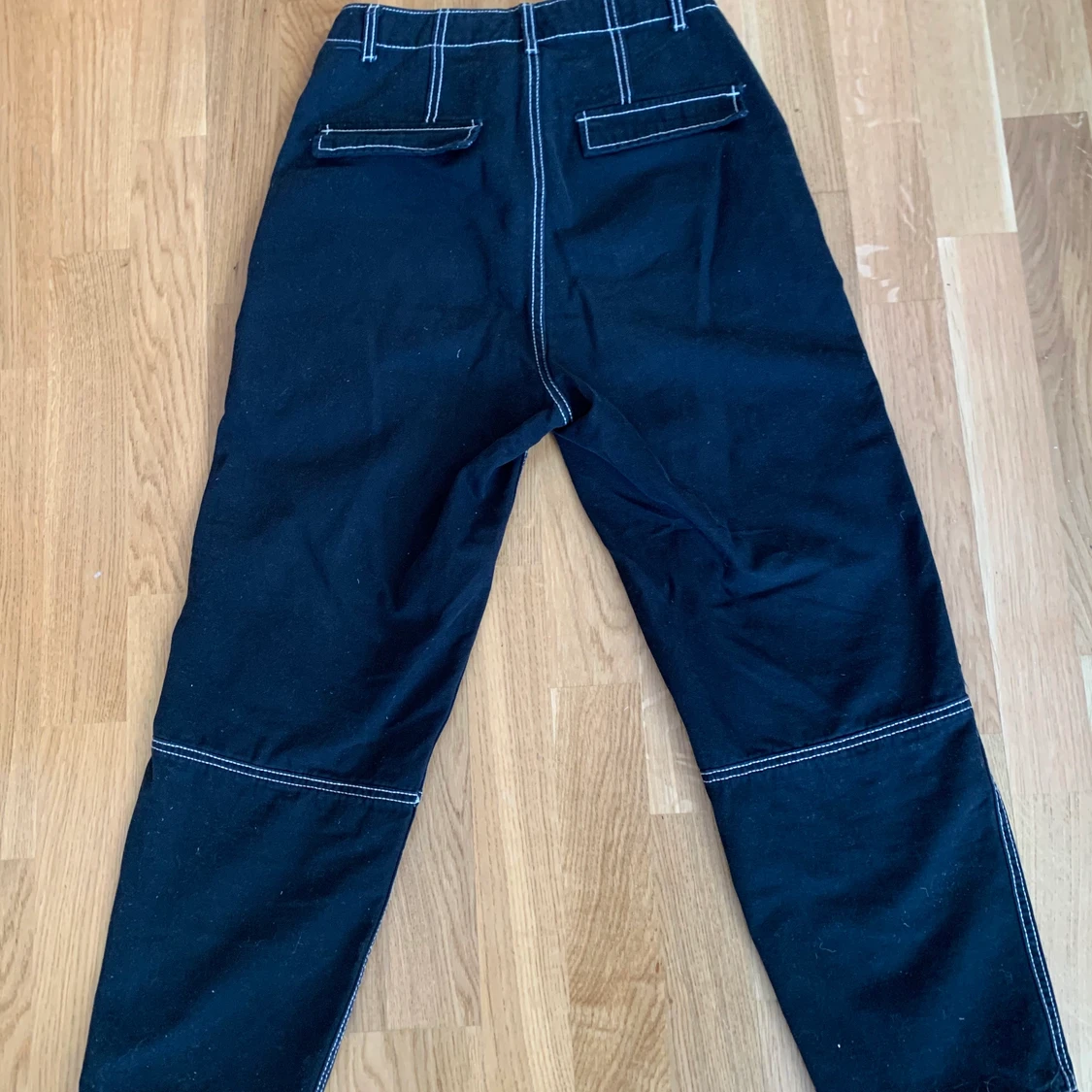 Svarta byxor  - 90