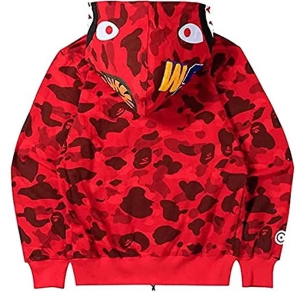 BAPE hoodie fungerar som storlek XS/S/M. Skriv om ni vill se fler bilder. . Tröjor & Koftor.