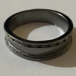 Ring - Silverring med små detaljer.