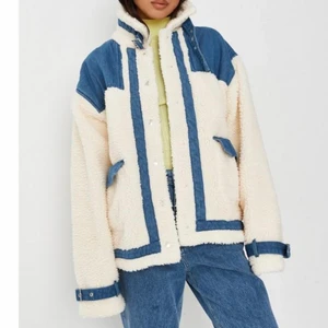 NY jacka från missguided - Helt ny jacka jag beställt från missguided i storlek S, tyvärr för stor för mig. Jackan är aldrig använd och har prislapp kvar. Inköpspris: 60£ + 8£ fraktkostnad = 823kr. Säljer därför för 600kr