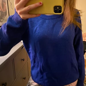 Tröja - Säljer min fina blåa tröja som jag använt en gång. Jättemysig och snygg💕