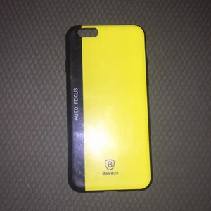 Baseus skal som passar en iPhone 6/6s - Oanvänt iPhone skal passar iPhone 6/6s. Knappt märkbara små repor på baksidan. 