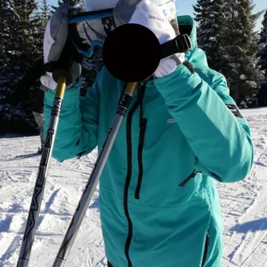 Dope jacka - Skidjacka från dope i storlek xs, men även jag som har S kan använda den. Använd totalt två veckor och är som i nyskick🌟