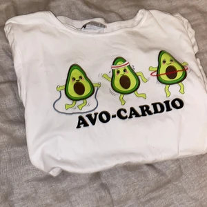 New yorker  - En tröja från NY men avokados som tränar köpte den för 150kr och säljer den för 20kr