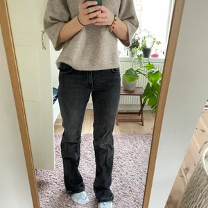 Jeans - Ett par av mina absoluta favoritjeans! Är skitsnygga och passar till allt. Säljer då jag har för många jeans och dessa får inte plats i garderoben. 