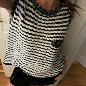 Zara Vest - Hej, sælger min Zara Vest, den er brugt få gange. Betegnes som ny. Er åben for bud☺️