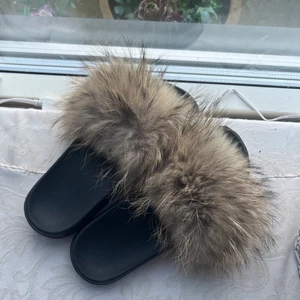 Äkta pälstofflor - Säljer mina super bekväma äkta pälstofflor! Strl 38-39, 300 plus frakt❤️