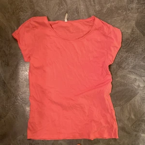 t-shirt  - en rosa tisha i storlek L, 10kr exl, frakt 