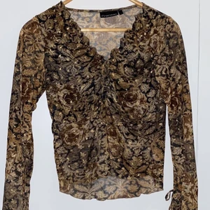 Mesh topp - Jättefin mesh tröja köpt på humana, storlek L på tagen men skulle säga att den är mer som S-M 