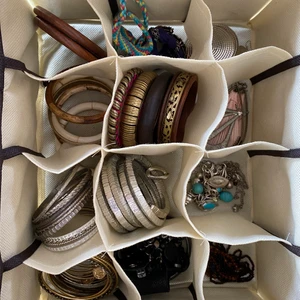 Armband vintage🤍😍 - Vid intresse kontakta mig så skickar jag närmare bild på armbanden!❤️ De är jättesnygga, bra kvalite och äkta vintage. Det är 30kr per armband🥰