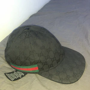 Gucci keps - Säljer denna Gucci keps för 1200 fraktar endast