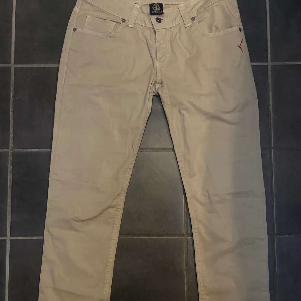 Storlek: 42 (italiensk storlek) Skick: 9/10 Retail: 3200kr Mitt pris: 1500kr. Jeans & Byxor.