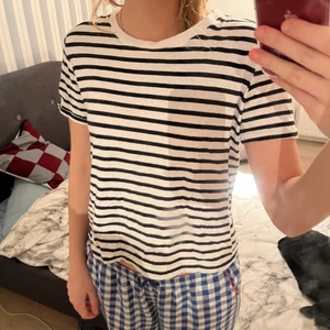 Tshirt - Svart randig tshirt från zara