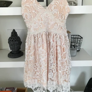 Studentklänning  - Studentklänning från missguided, använd vid ett tillfälle. Köpare står för frakten 