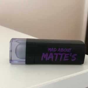 Matte läppstift säljes!  - Säljer oöppnad matte läppstift, som har färgen ljuslila💜