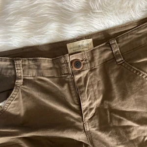 Cargopants Ralph lauren - Ett par snygga cargopants från Ralph lauren. Storlek 38. Ganska tighta och låga i midjan. Aldrig använt. 