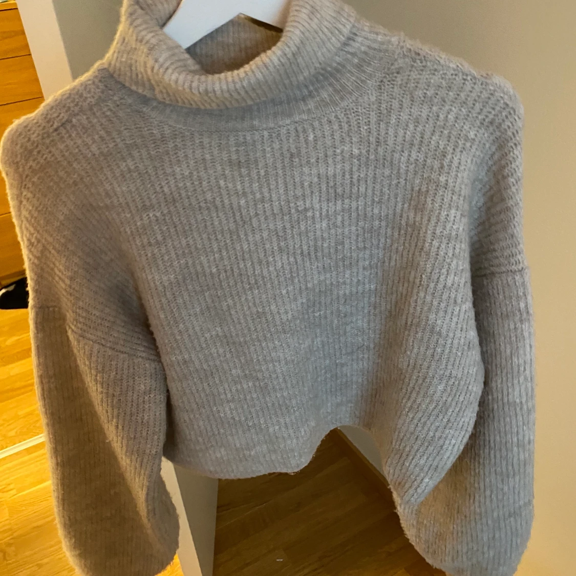 Stickad tröja, croppad modell 